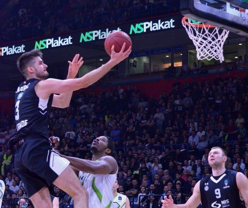 Evrokup ponovo u Areni: Parni valjak počeo traljavo, u finišu poražen Tofaš 93:80