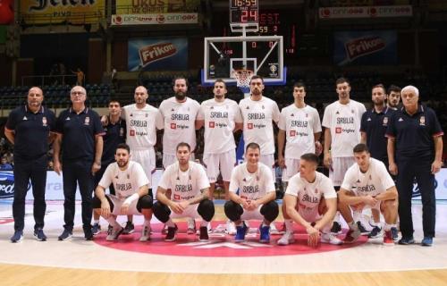 Reprezentacija Srbije savladala je večeras punoj u dvorani „Aleksandar Nikolić“, pred 5.700 navijača, reprezentaciju Estonije u okviru drugog kola druge runde kvalifikacija za Svetsko prvenstvo u Kini 2019. rezultatom 91:65 (22:16, 23:13,… Srbija ubedljiva protiv Estonije